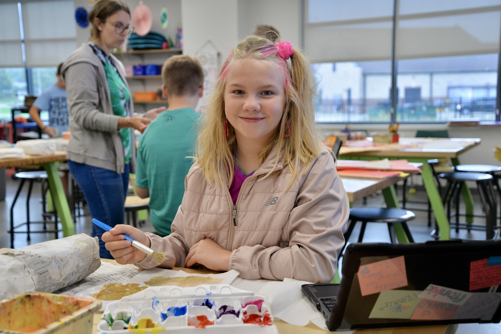 art students painting